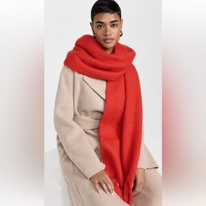 Hat attack Scarf- worn once excellent condition